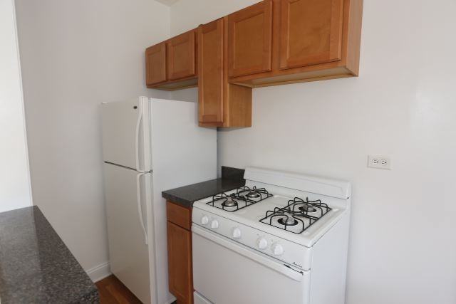 656 W Cornelia Ave #8 - Photo 3 of 16