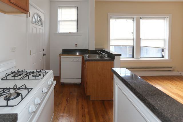 656 W Cornelia Ave #8 - Photo 4 of 16