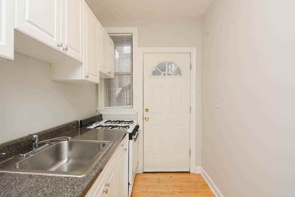BARRY + BROADWAY #2N - Photo 3 of 21