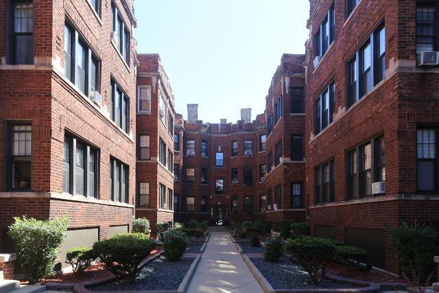 4415 N Wolcott Ave #3B