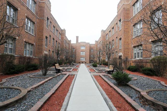 620 W Barry Ave #2N