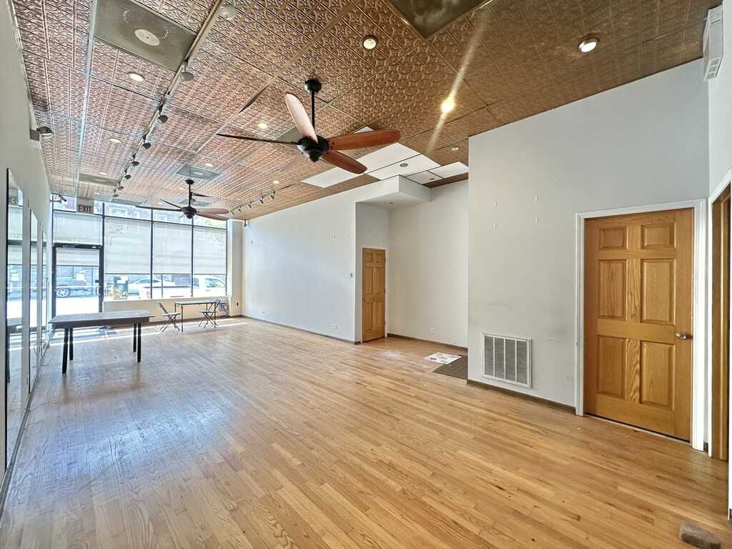 2138 W Chicago Ave - Photo 4 of 21