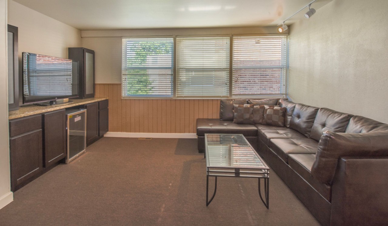 512 E Stoughton St. - Photo 2 of 8