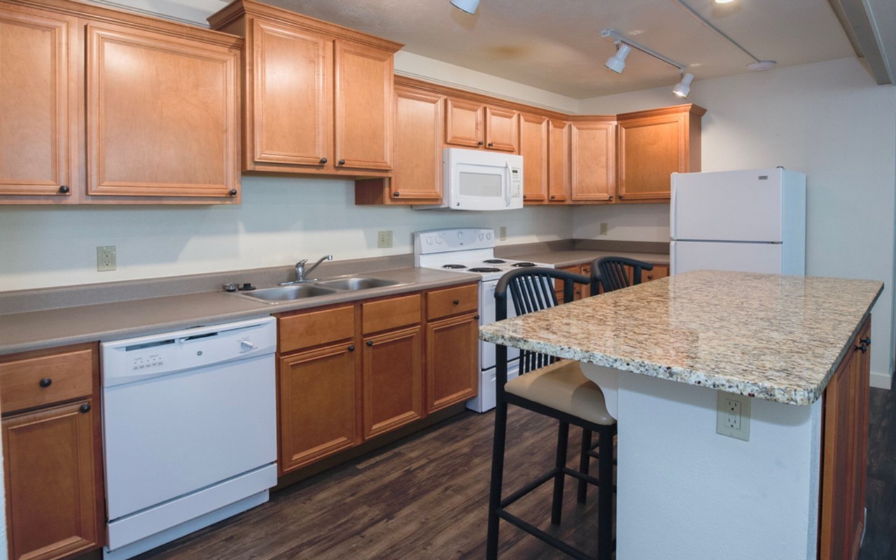 512 E Stoughton St. - Photo 4 of 8