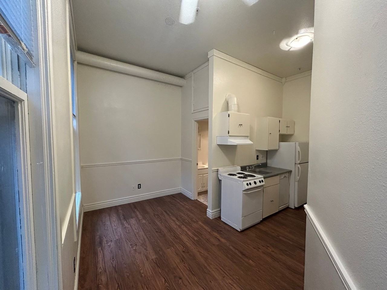 #397 ST. JAMES APARTMENTS - Photo 7 of 10