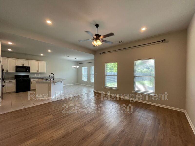 23149 Arcwood Dr - Photo 2 of 17