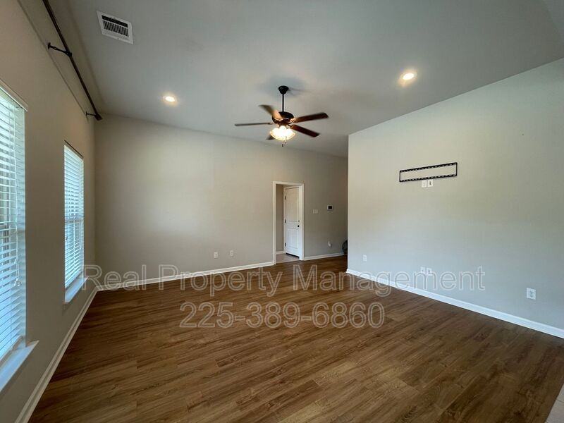 23149 Arcwood Dr - Photo 3 of 17