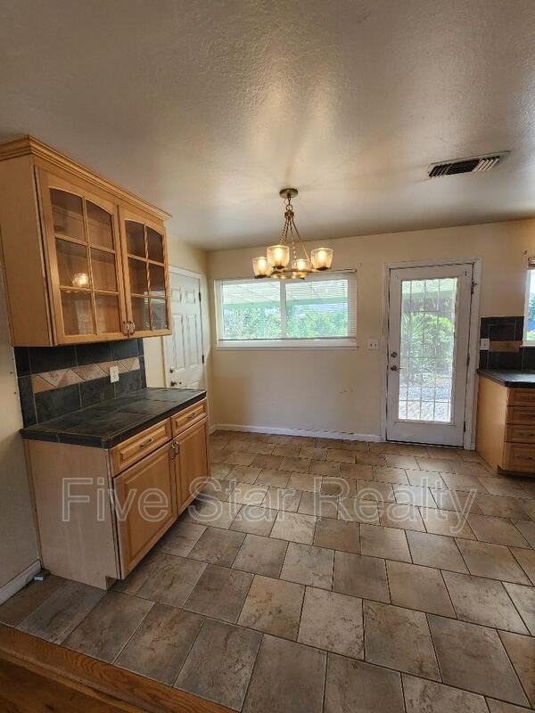 544 Laurel Dr - Photo 6 of 21