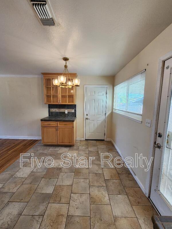 544 Laurel Dr - Photo 7 of 21