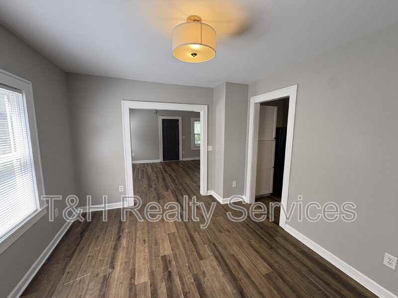 637 N Gray St - Photo 6 of 19