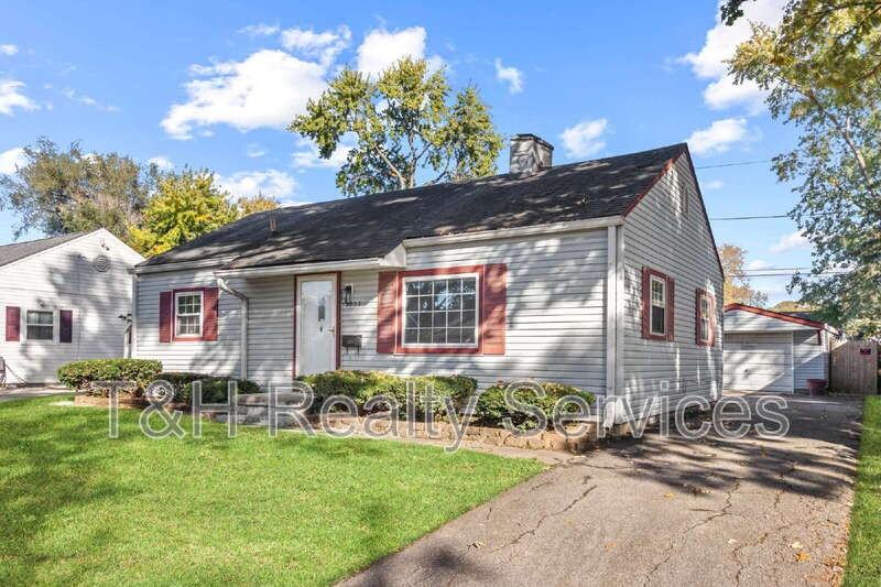 2233 Saint Paul St - Photo 3 of 20