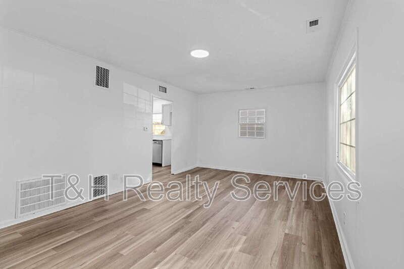 2233 Saint Paul St - Photo 5 of 20