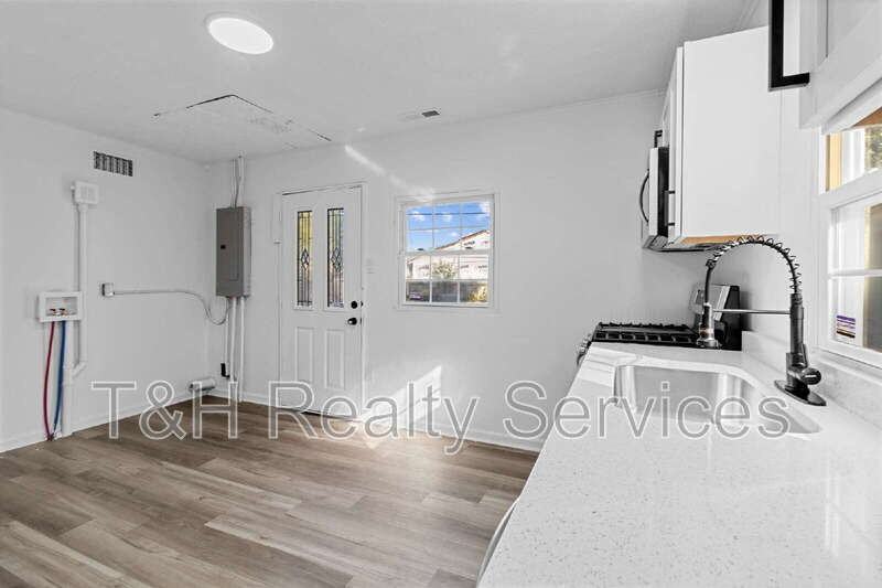 2233 Saint Paul St - Photo 7 of 20