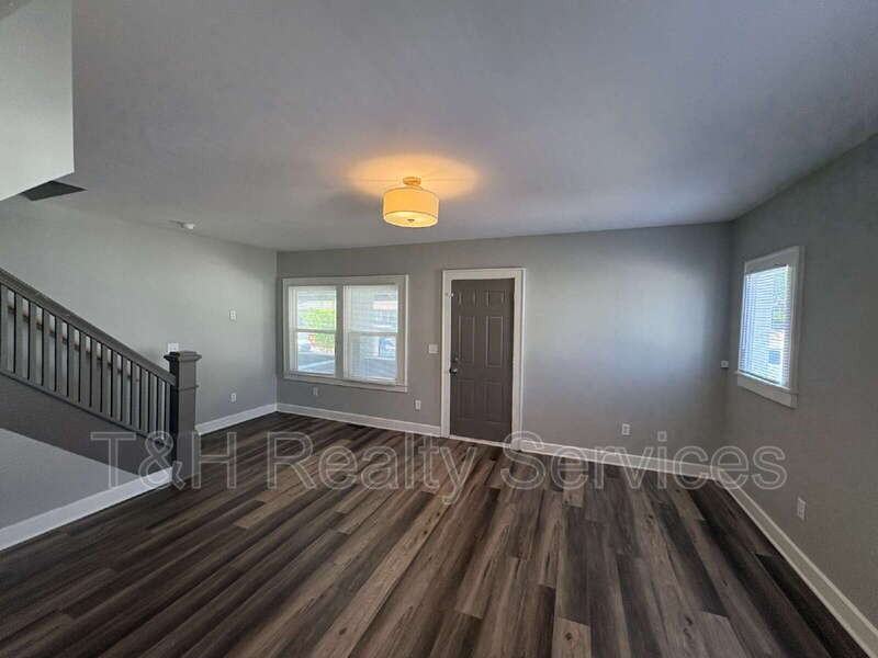 639 N Gray St - Photo 4 of 19