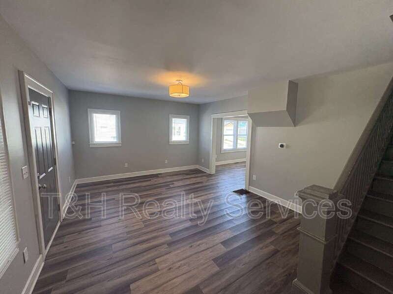 639 N Gray St - Photo 5 of 19