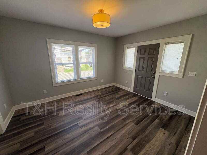 639 N Gray St - Photo 7 of 19