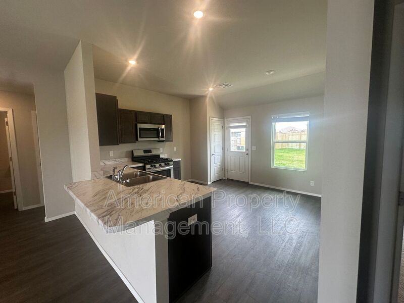 1107 W Abilene Rd - Photo 3 of 29