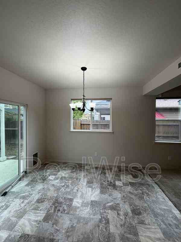 623 Heber Ln - Photo 3 of 31