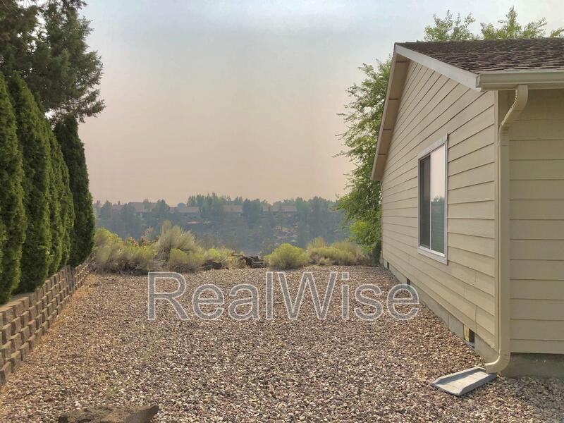 2131 Nw Canyon Ct - Photo 3 of 14