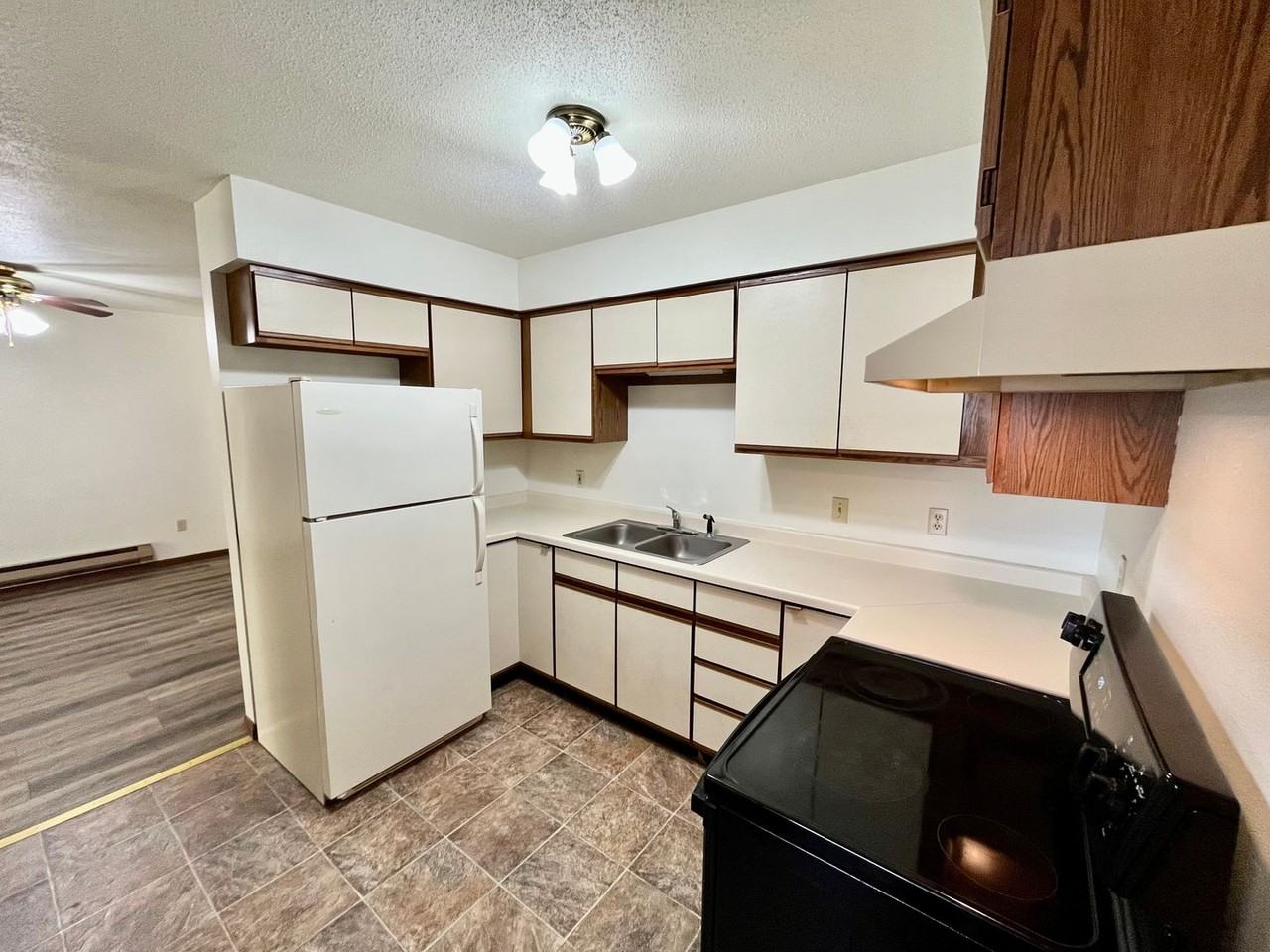 806 S State Street - Photo 4 of 23