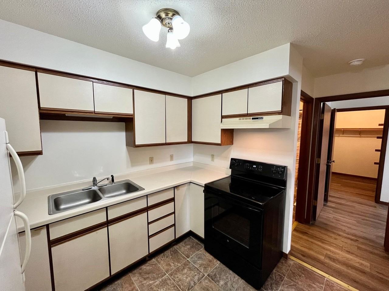 806 S State Street - Photo 5 of 23