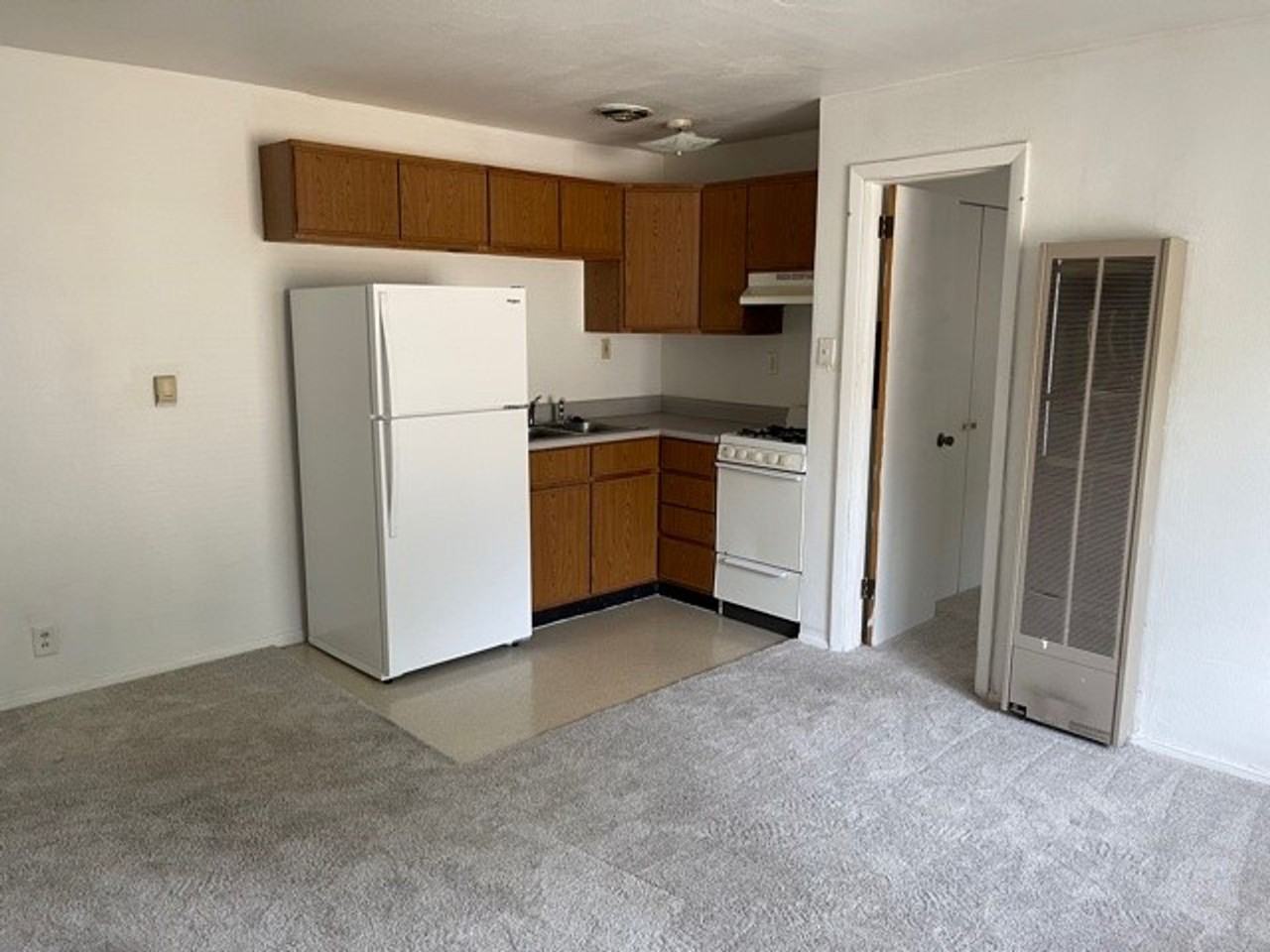 311 S Prairie St. - Photo 3 of 8