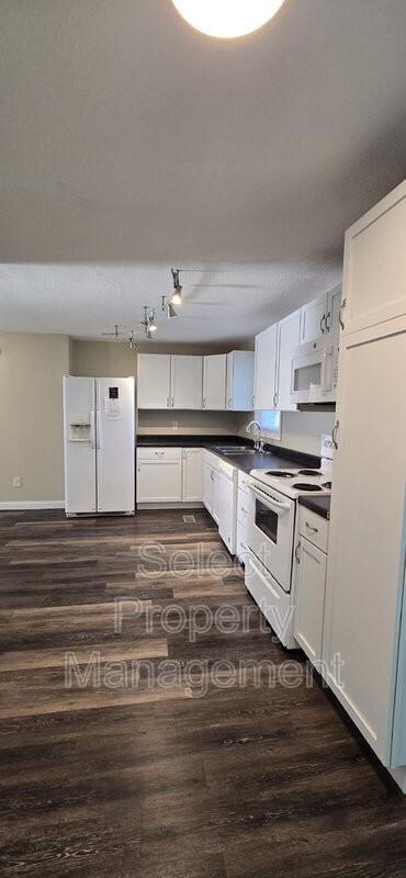 2801 Sandarac Ln - Photo 6 of 22