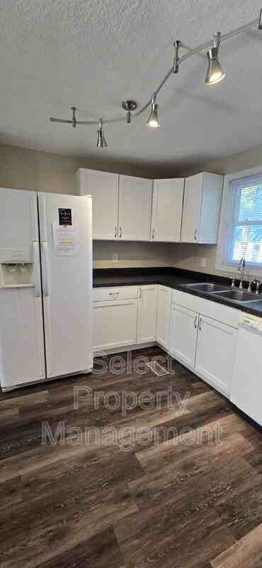 2801 Sandarac Ln - Photo 7 of 22