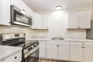 featured image of 1102 Campbell St #B