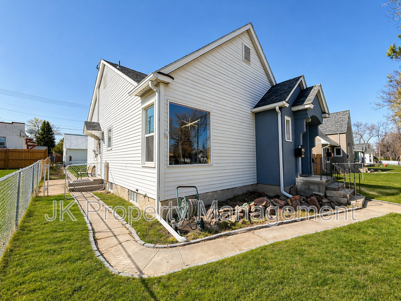 2920 3rd Ave N - Photo 2 of 50