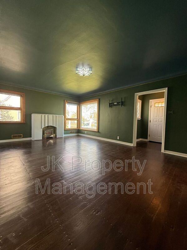 2920 3rd Ave N - Photo 5 of 50