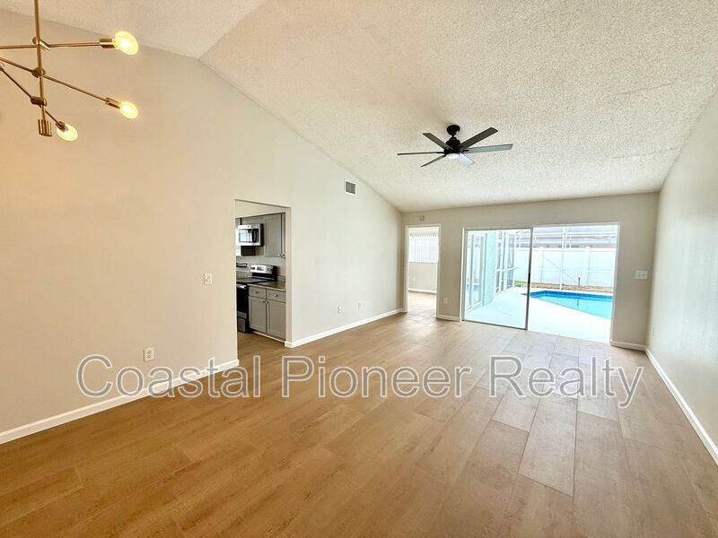 11222 Clayridge Dr - Photo 5 of 31