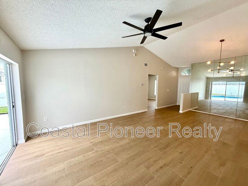 11222 Clayridge Dr - Photo 6 of 31