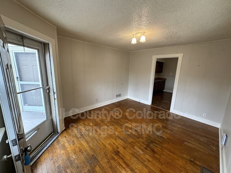 1431 W Kiowa St #2 - Photo 3 of 11