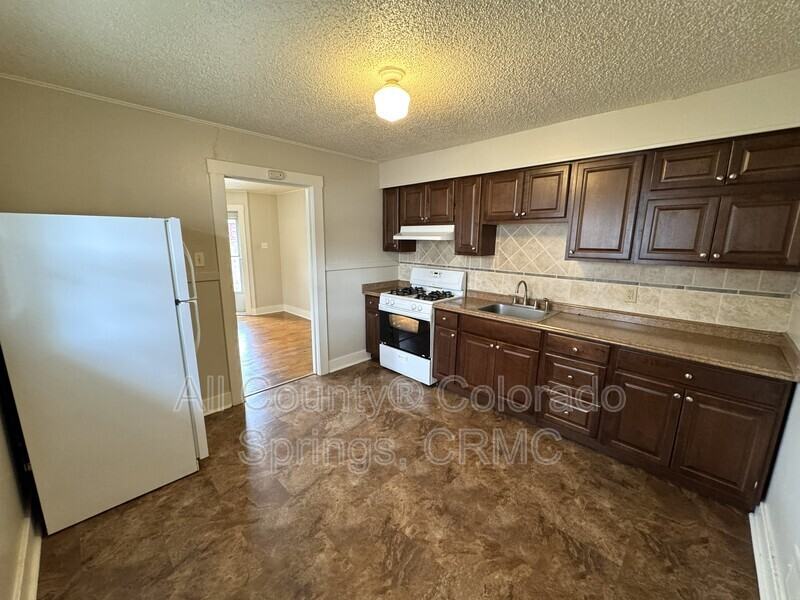 1431 W Kiowa St #2 - Photo 4 of 11