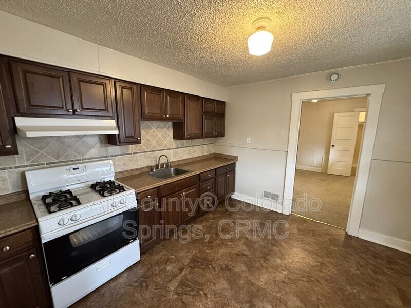 1431 W Kiowa St #2 - Photo 6 of 11