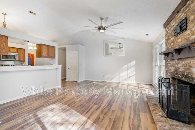 11100 Deerpath Ct - Photo 5 of 18