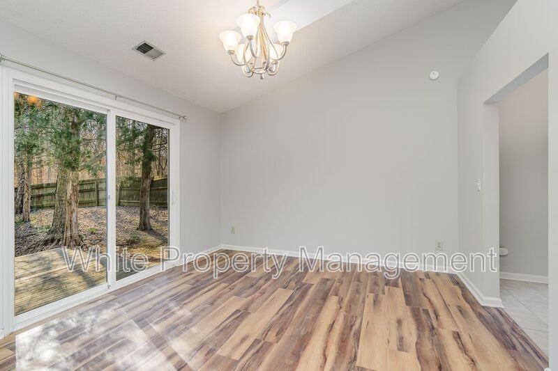 11100 Deerpath Ct - Photo 6 of 18