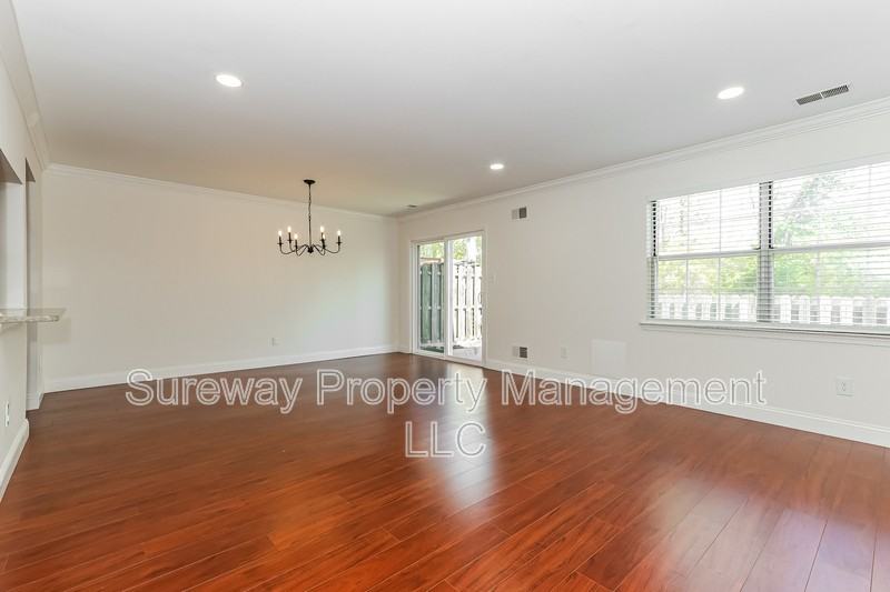 2 Salisbury Ct - Photo 3 of 20