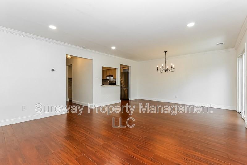 2 Salisbury Ct - Photo 4 of 20