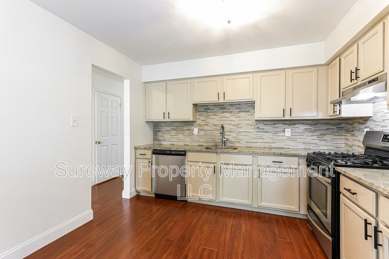 2 Salisbury Ct - Photo 7 of 20