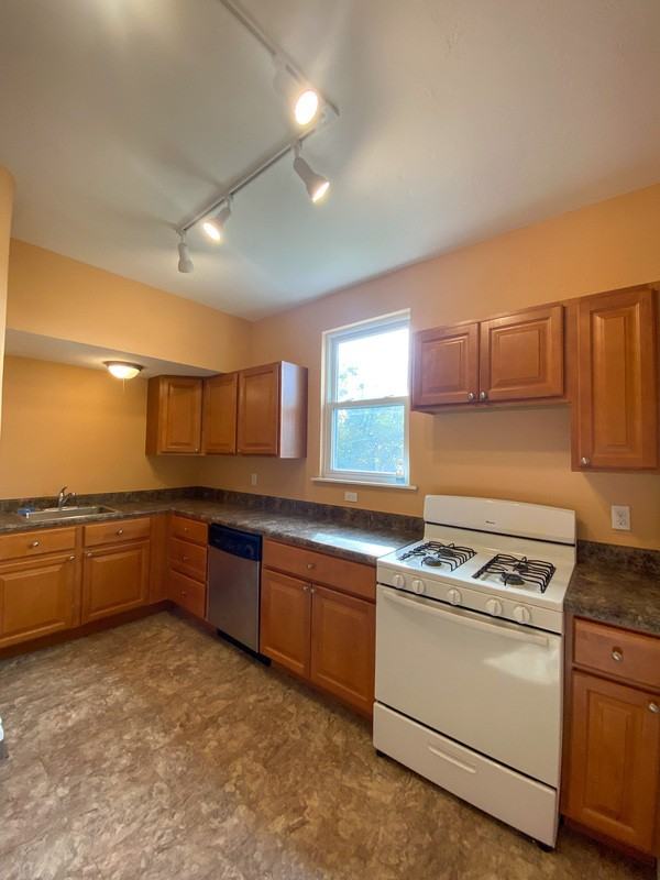 820 Bayridge Ave #2 - Photo 5 of 17