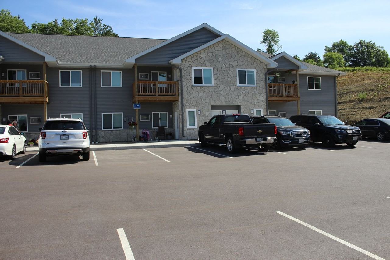 Crooked River Apartments - Photo 4 of 11
