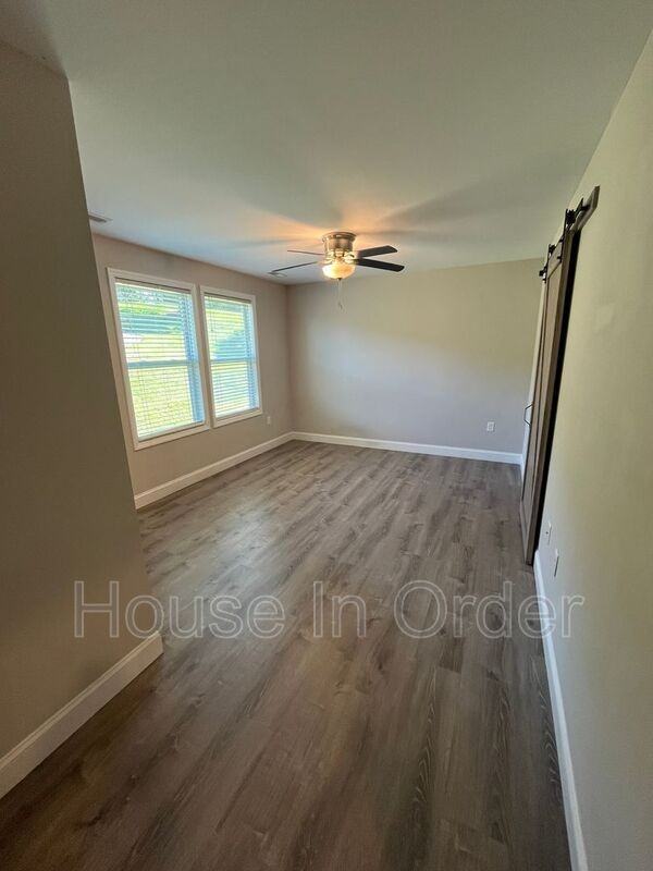 102 Zoeys Cove Rd - Photo 6 of 15