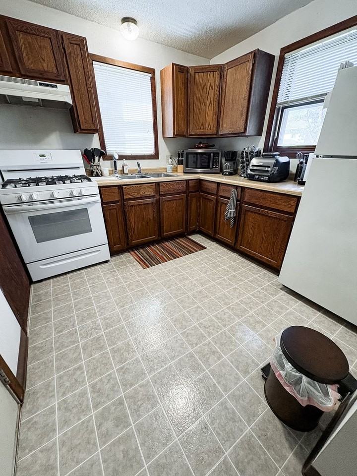 501 15th St S - Photo 2 of 7