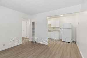 featured image of 2807 Manor Dr #15