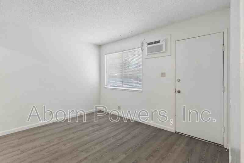 2807 Manor Dr #15 - Photo 4 of 12