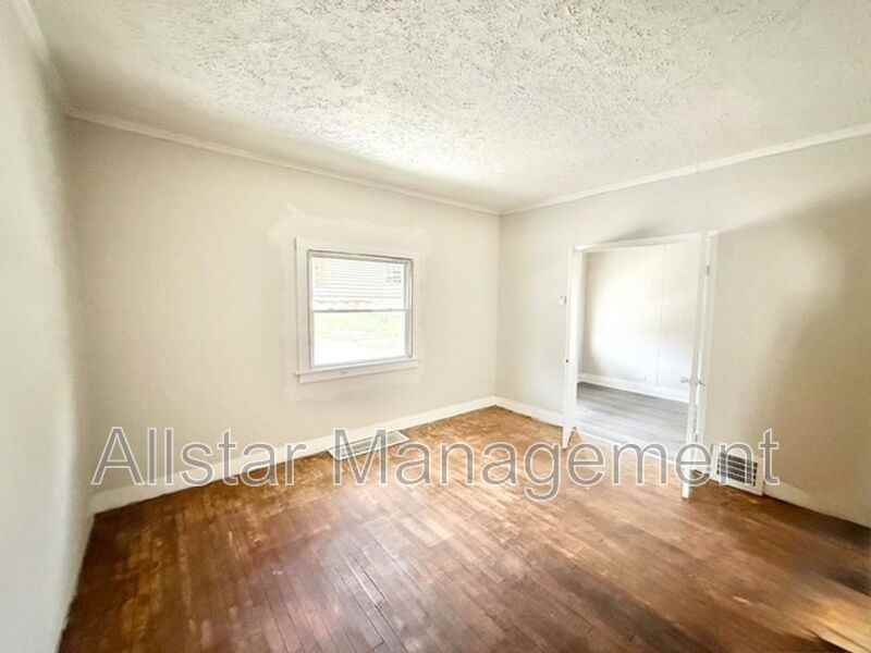 6706 Gertrude Ave - Photo 4 of 38