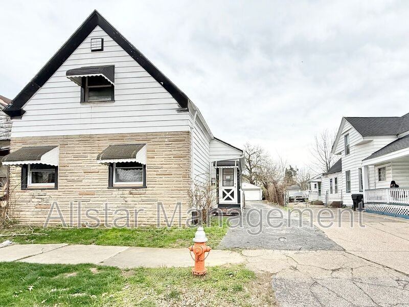 6706 Gertrude Ave - Photo 7 of 38