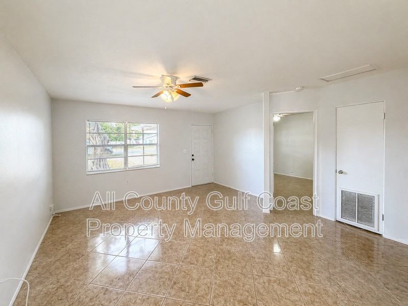 4727 34th St W - Photo 2 of 10